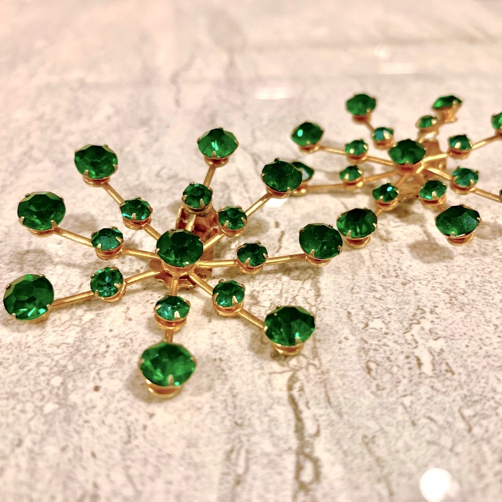 Fabulous vintage gold and emerald green clip-on earrings